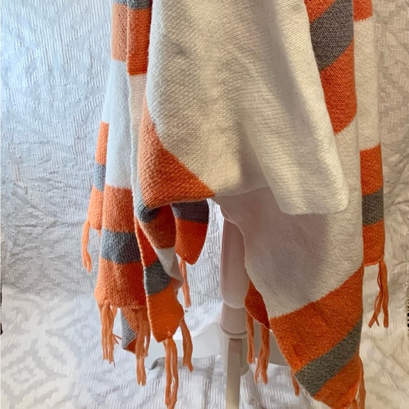 Shein poncho - Picture 2 of 6